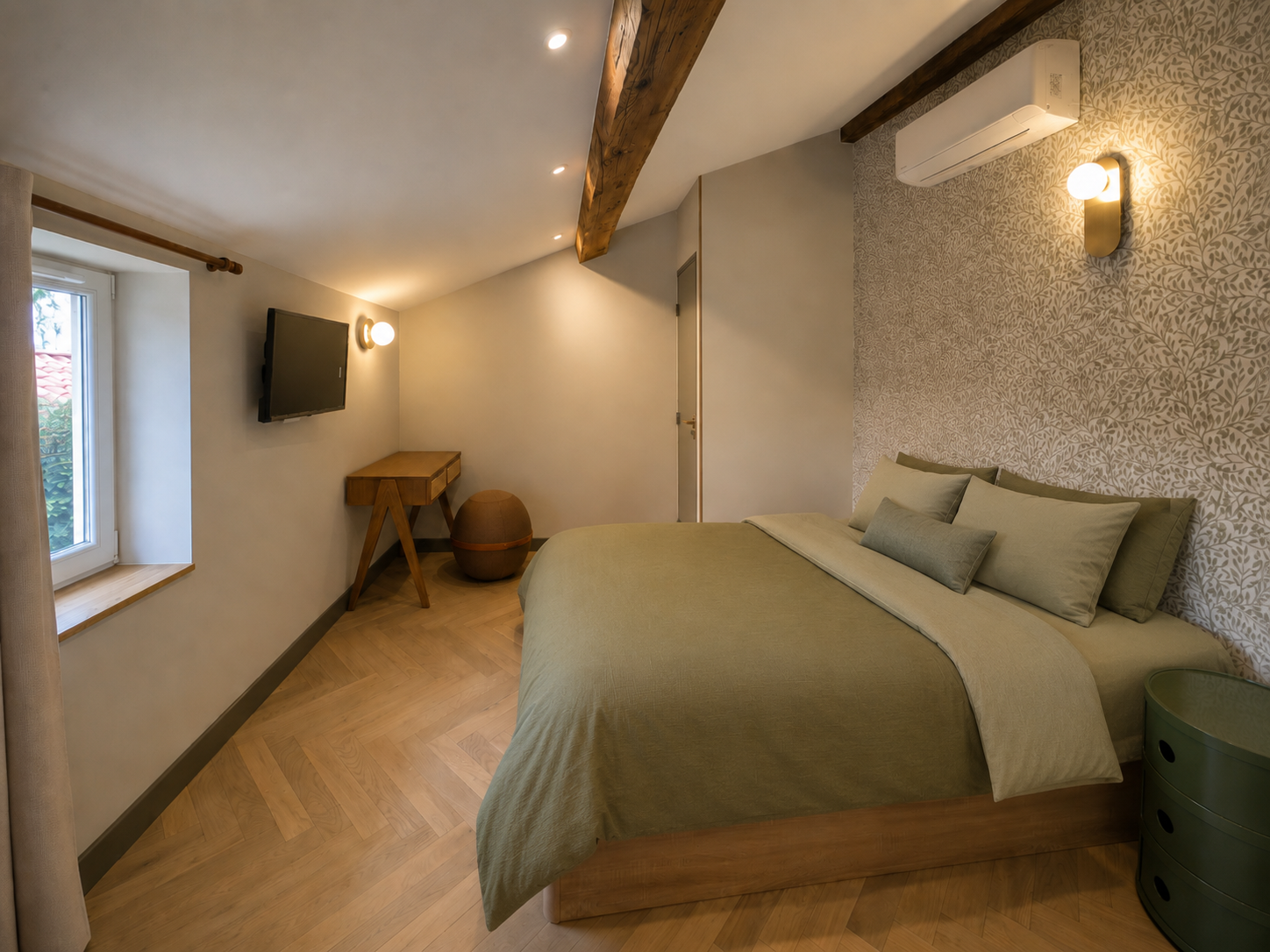 Suite n°5 – chambre linge vert et mobilier bois