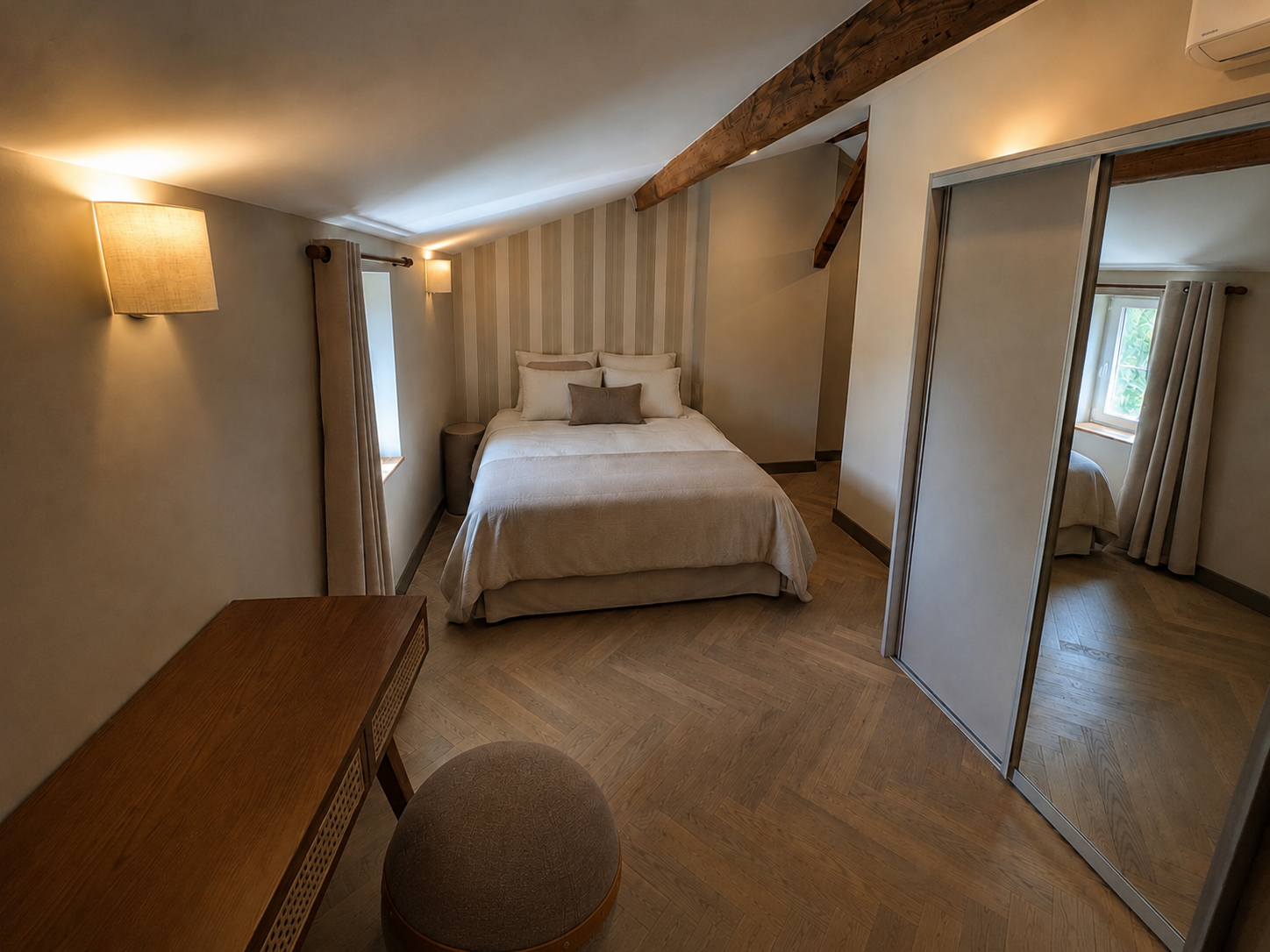 Suite n°6 – chambre rayures et miroir